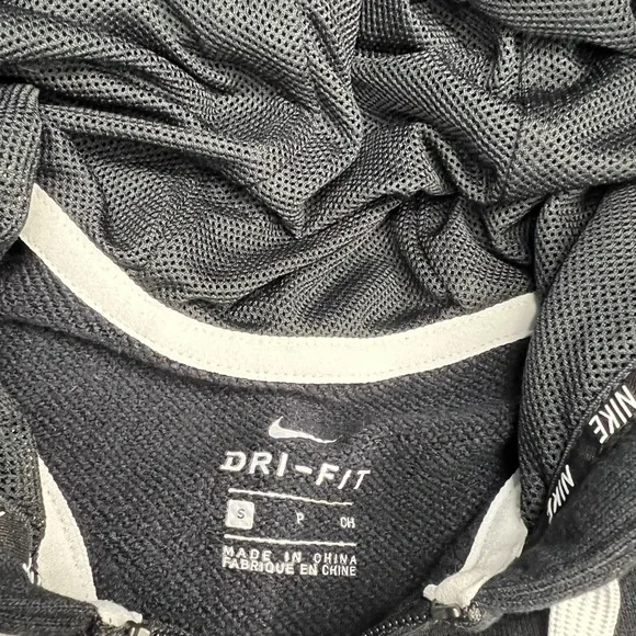 Nike dry fit zip up hoodie Black with white swoosh small. - Picture 4 of 4